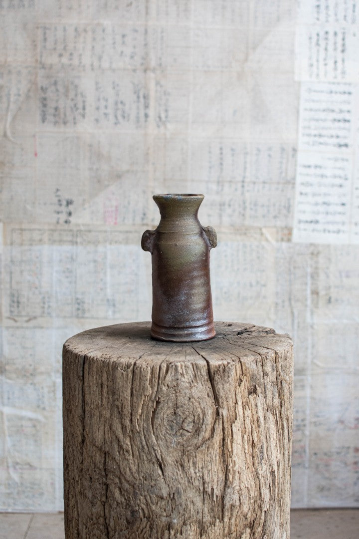 Shigaraki Ware Eared Flower Vase - Mimi-Tsuki Hanaire