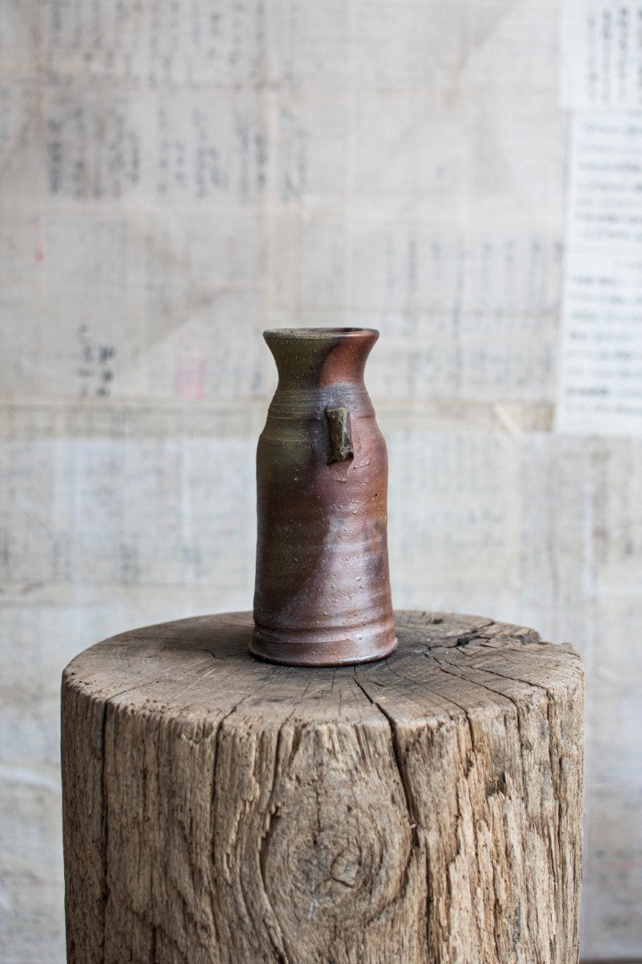 Shigaraki Ware Eared Flower Vase - Mimi-Tsuki Hanaire