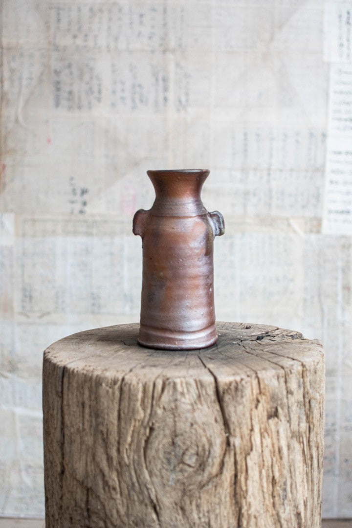 Shigaraki Ware Eared Flower Vase - Mimi-Tsuki Hanaire